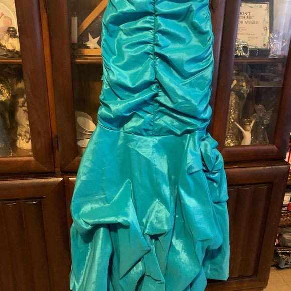 Evening wear - Picture 4 of 11